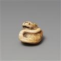 Netsuke eines liegenden Tigers. Elfenbein. Frühes 19. Jh. - image-2