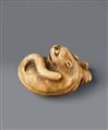 Netsuke eines liegenden Tigers. Elfenbein. Frühes 19. Jh. - image-6