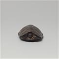 A large black wood netsuke of a tortoise. 19th century - image-3