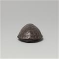 Netsuke einer großen Schildkröte. Schwarzes Holz. 19. Jh. - image-5