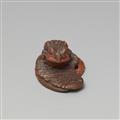 A boxwood netsuke of toad on a worn-out sandal by Masanao. Second half 19th century or later - image-2