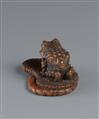 A boxwood netsuke of toad on a worn-out sandal by Masanao. Second half 19th century or later - image-7