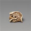 Netsuke einer Schnecke auf zusammengeklapptem Lotosblatt. Elfenbein. 19. Jh. - image-5