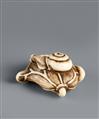 An ivory netsuke of a snail on a lotus leaf. 19th century - image-6