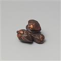 A boxwood netsuke of a group of shells by Sari. Early 19th century - image-6