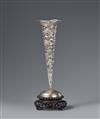 An elegant silver vase. Around 1900 - image-2