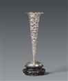 An elegant silver vase. Around 1900 - image-1