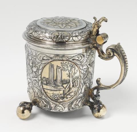 Jürgen Schlechter - A Riga silver partially gilt lidded tankard, engraved "ANDREAS HARDER. Ano 1680.Mens.Juli". Marks of Jürgen Schlechter, ca. 1650.