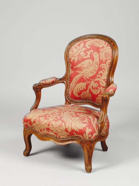 Louis Delanois - A Parisian Louis XV period softwood fauteuil d'enfant