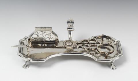 James Keating - A George II Dublin silver candle-snuffer with added tray. Marks of James Keating, ca. 1790.