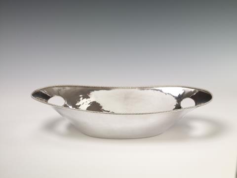 August Thomsen - A Copenhagen art déco silver bread dish. Marks of August Thomsen, 1918.