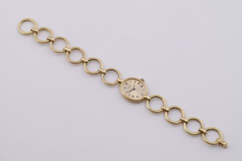  Baume & Mercier - A Geneva 18k gold ladies wristwatch.