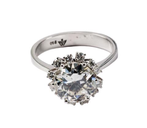 Heinz Wipperfeld - An 18k white gold diamond solitaire ring.