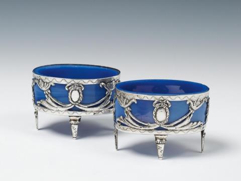 Georg Adam Schinnerling - A pair of Nuremberg silver salts with blue glass insets