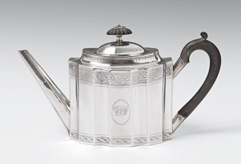 Samuel Godbehere & Edward Wigan - A George III London silver teapot