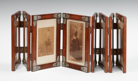  Leitao & Irmao - A Lissabon silver-mounted palisander wood folding frame. Marks of Fa. Leitao, 1881 - 87.