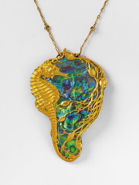 Lionel-Aristide Le Couteux - A French 18k gold Art Nouveau pendant