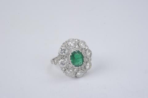  Buccellati - An emerald and platinum cocktail ring