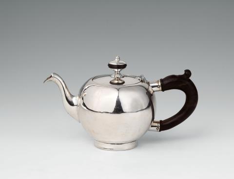 Hans Hinrich Krumstroh - A Hamburg silver teapot