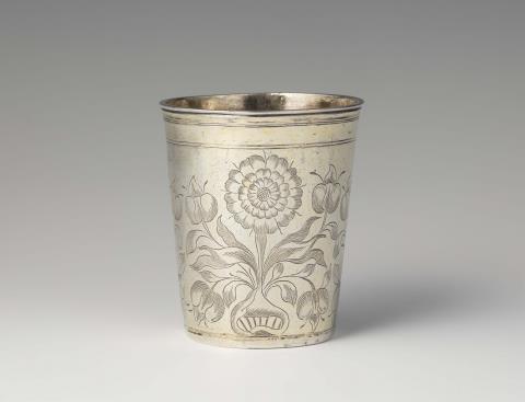 Simon Blaubel - A Nuremberg silver gilt beaker with floral decor