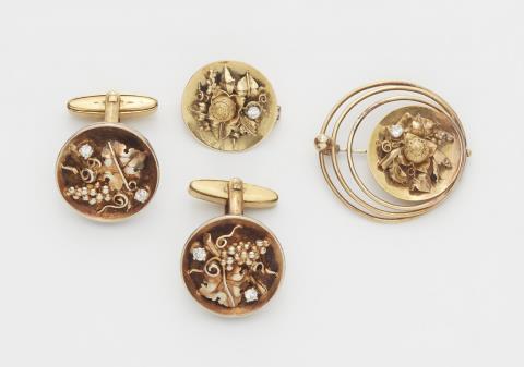 Johann Michael Wilm the Elder - A pair of grapevine cufflinks