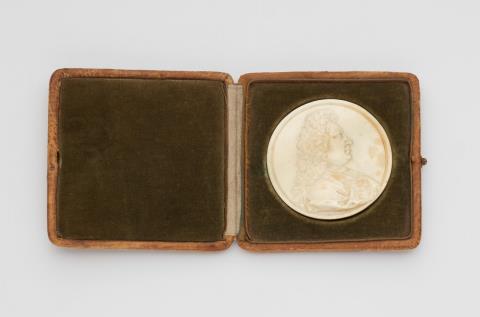 Salomon Gouin - A Russian carved ivory commemorative medal