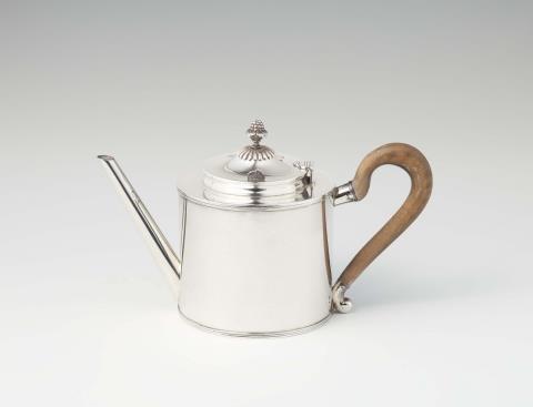 Adriaen Pieter Dingemans - A Hague silver teapot