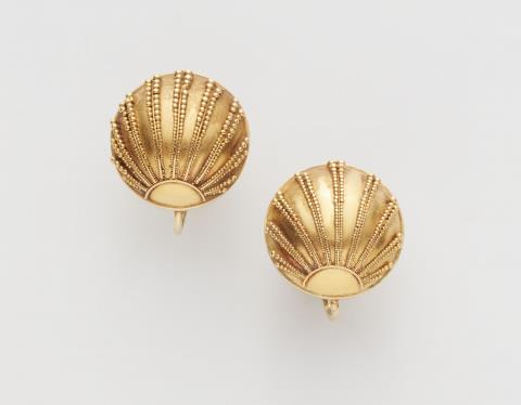 Max Zeitz - A pair of 14k gold granulation earrings