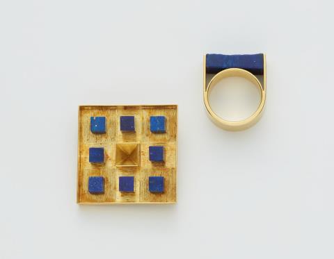 Benedikt Förster-Heyne - An 18k gold and lapis lazuli brooch and ring