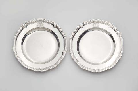 Jacques Lefebvre-Caters - A pair of Belgian silver plates
