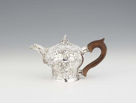 Friedrich Jacob Stoltz(e) - A Berlin silver Frederician teapot