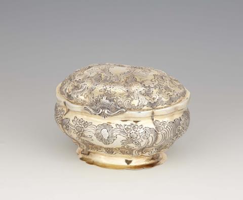 Gottlieb Christian Drentwett - A Rococo Augsburg silver toilette box