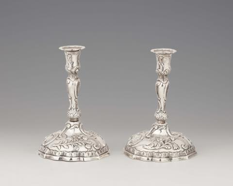Rintius de Grave - A rare pair of Leer silver candlesticks
