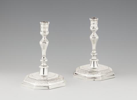 Rintius de Grave - A pair of Leer silver candlesticks