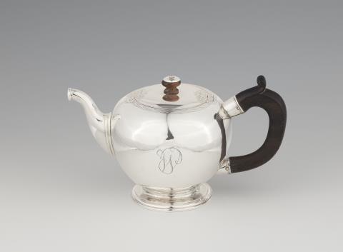 Elie Papus & Pierre-Henry Dautun - A Lausan silver teapot