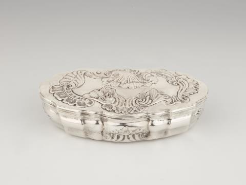 Johann Nicolaus Grosschwitz - A Maastricht Rococo silver tureen