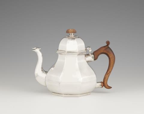 Edmund Holaday - A George I silver teapot