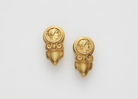 Esti Frederica Ltd. - A pair of 18k gold Antique Revival style earrings