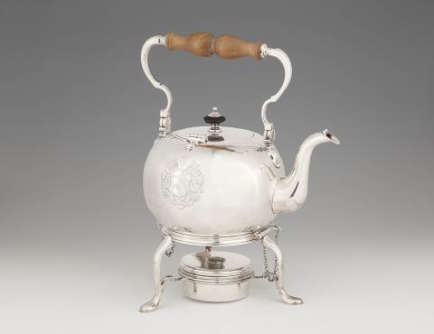 Gabriel Sleath - A George I silver teapot and rechaud