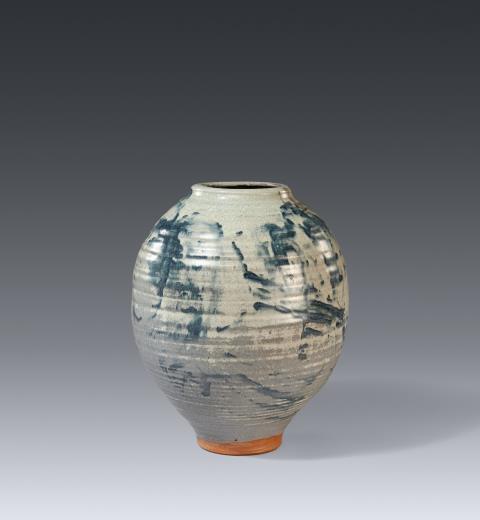 Young-Jae Lee - Spindle-shaped vase. Around 1991
