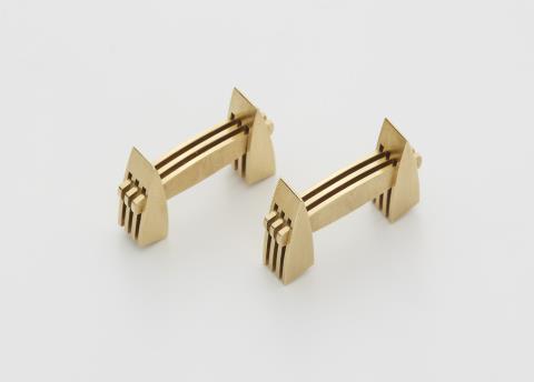 Ingrid Gossner - A pair of German hand forged 18k gold "navette" cufflinks with ingenious folding mechanism.