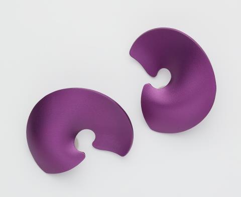 JAR - A pair of French sculptural lilac aluminium clip earrings with matte finish.