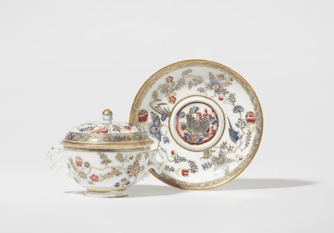  Meissen Royal Porcelain Manufactory - A Meissen porcelain dish for a nursing mother with "hausmaler" decor