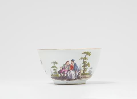  Meissen Royal Porcelain Manufactory - A Meissen porcelain bowl with Watteau style decor