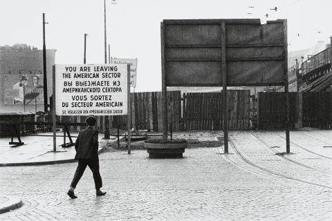 Will McBride - Amerikanisch-sowjetische Sektorengrenze am Schlesischen Tor, Berlin-Kreuzberg